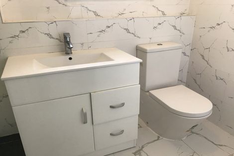 Photo of property in 1/44 Roberts Road, Glenfield, Auckland, 0629