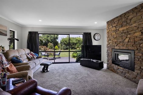 Photo of property in 1b Links Drive, Waiwhakaiho, New Plymouth, 4312