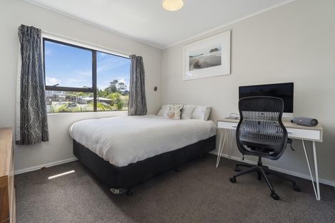 Photo of property in 1/6 Mona Vale, West Harbour, Auckland, 0618