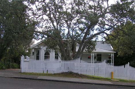 Photo of property in 30 Maritime Terrace, Birkenhead, Auckland, 0626