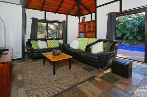 Photo of property in 99 Grassmere Road, Henderson Valley, Auckland, 0612