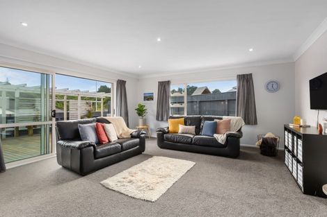 Photo of property in 3 Spritsail Place, Whitby, Porirua, 5024