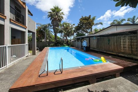 Photo of property in 1 Millen Place, Clarks Beach, 2122