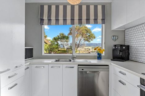 Photo of property in 2/20 Denver Avenue, Sunnyvale, Auckland, 0612