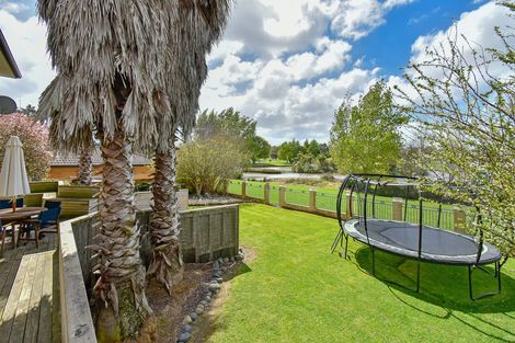 Photo of property in 10 Crannog Fen, Wattle Downs, Auckland, 2103