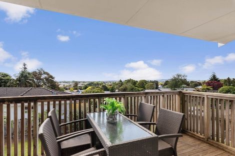 Photo of property in 2 April Place, Red Hill, Papakura, 2110