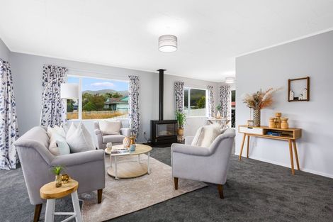 Photo of property in 10 Grimsby Grove, Wainuiomata, Lower Hutt, 5014