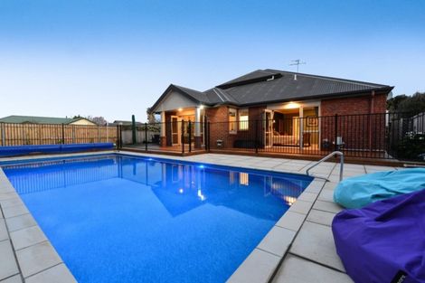 Photo of property in 2 Merivale Court, Rototuna, Hamilton, 3210