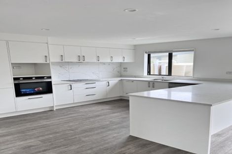 Photo of property in 116b Cascades Road, Pakuranga Heights, Auckland, 2010