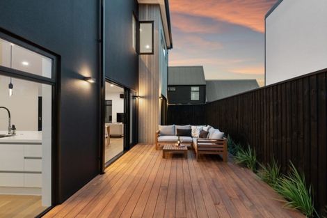 Photo of property in 21 Aikmans Road, Merivale, Christchurch, 8014