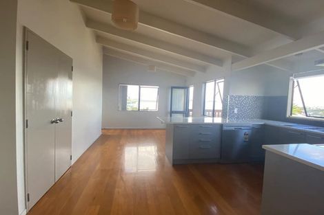 Photo of property in 97 Totaravale Drive, Totara Vale, Auckland, 0629