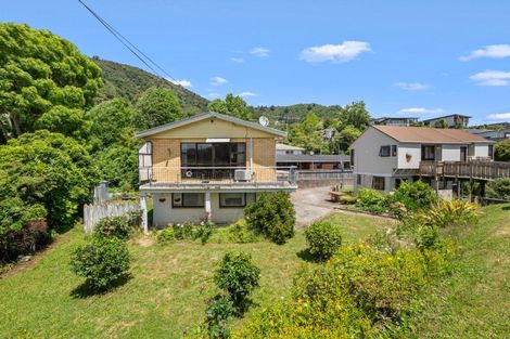 Photo of property in 60 Waikawa Road, Picton, 7220