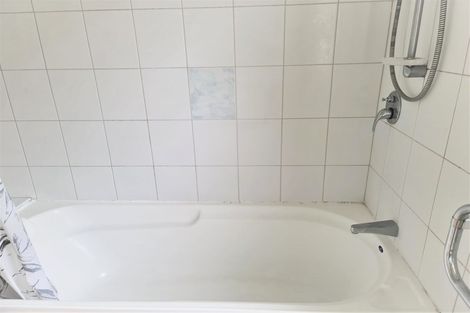 Photo of property in 11 Heath Avenue, Northcote, Auckland, 0627