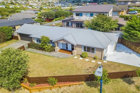 Photo of property in 2 Catlins Glen, Aotea, Porirua, 5024