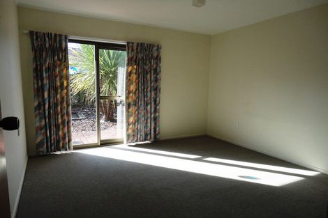 Photo of property in 2/76 Wellington Street, Howick, Auckland, 2014
