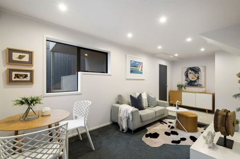 Photo of property in 190 Hurstmere Road, Takapuna, Auckland, 0622