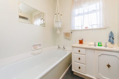 Photo of property in 8 Hau Whiti Place, Kimbolton, 4774