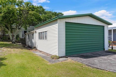 Photo of property in 100 Charleston Avenue, Whangamata, 3620