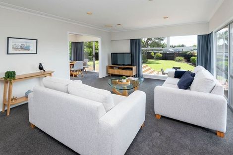 Photo of property in 11 Towra Place, Botany Downs, Auckland, 2010