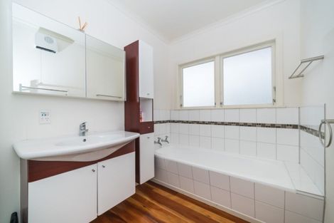 Photo of property in 10 Hartley Place, Awapuni, Palmerston North, 4412