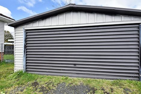 Photo of property in 128 Edmonton Road, Te Atatu South, Auckland, 0610