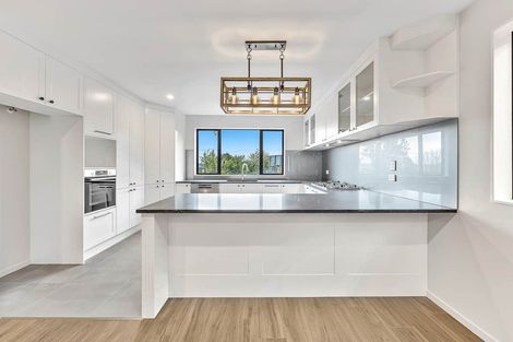 Photo of property in 29d Rotoiti Avenue, Pakuranga Heights, Auckland, 2010