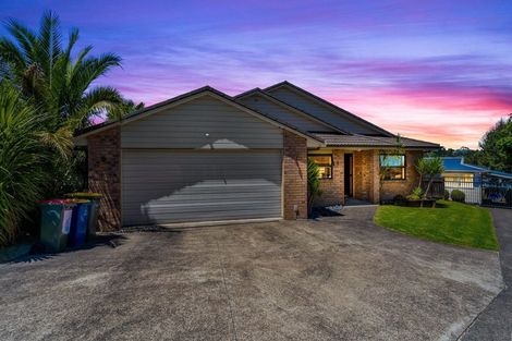 Photo of property in 9a Ballial Place, West Harbour, Auckland, 0618