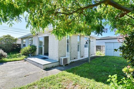 Photo of property in 2/5 Tamarisk Place, Parklands, Christchurch, 8083