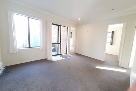 Photo of property in 33 Claverdon Drive, Massey, Auckland, 0614