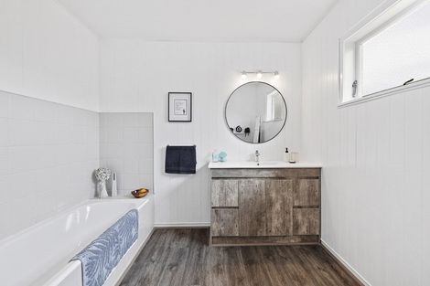 Photo of property in 1542 State Highway 12, Paparoa, Maungaturoto, 0583