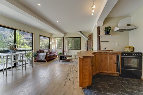 Photo of property in 22 Mckerrow Place, Sunshine Bay, Queenstown, 9300