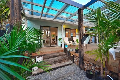 Photo of property in 2 Island View Terrace, Waikanae Beach, Waikanae, 5036