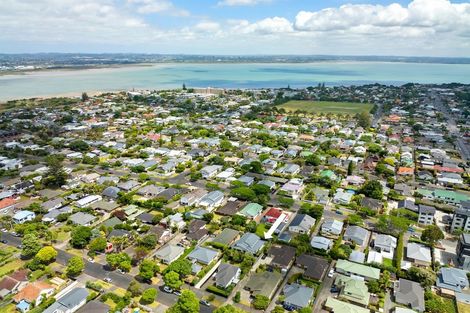 Photo of property in 15a Alberta Street, Point Chevalier, Auckland, 1022