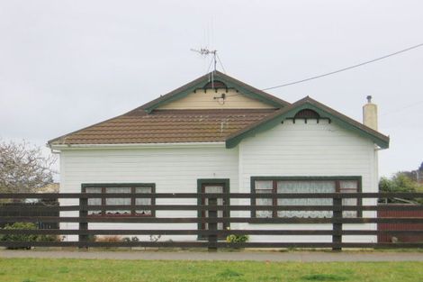 Photo of property in 28 Avenue Road, Foxton, 4814