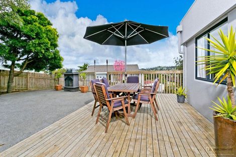 Photo of property in 2/2 Valecrest Place, Bayview, Auckland, 0629