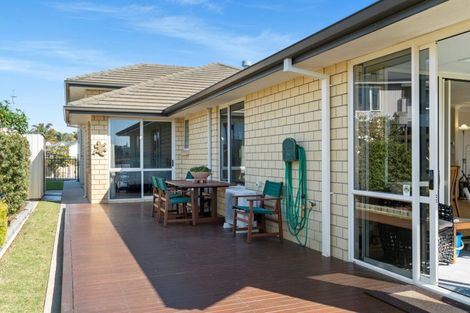 Photo of property in 143 Oriental Parade, Papamoa Beach, Papamoa, 3118