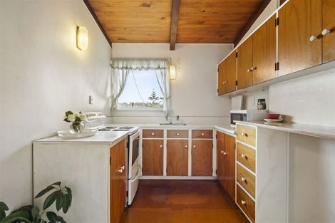 Photo of property in 6 Penton Road, Stanmore Bay, Whangaparaoa, 0932