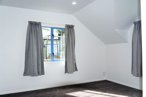 Photo of property in 2/19a Heathglen Place, Bayview, Auckland, 0629