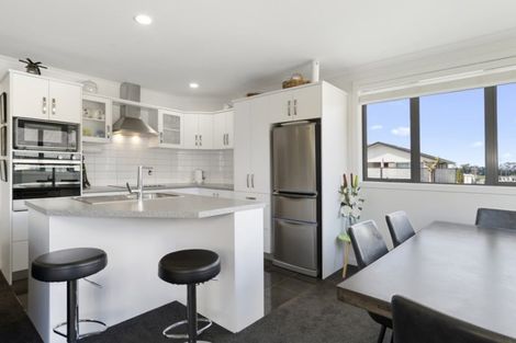 Photo of property in Waterview Estate, 6/4 Greystone Place, Omokoroa, 3114