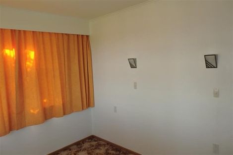 Photo of property in 14 Gills Avenue, Papakura, 2110