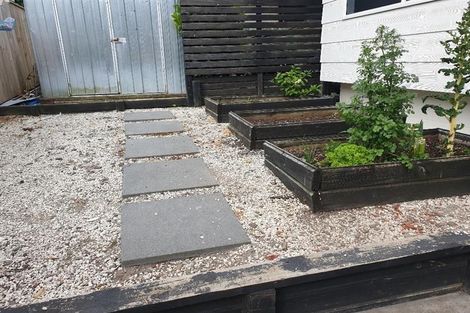 Photo of property in 34 Kemp Road, Massey, Auckland, 0614