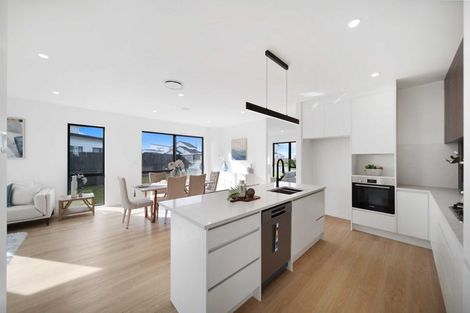 Photo of property in 9 Korowhiti Road, Clarks Beach, 2122