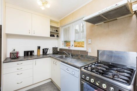 Photo of property in 39 Vista Crescent, Maoribank, Upper Hutt, 5018