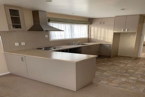 Photo of property in 17 Davidson Crescent, Hornby, Christchurch, 8042