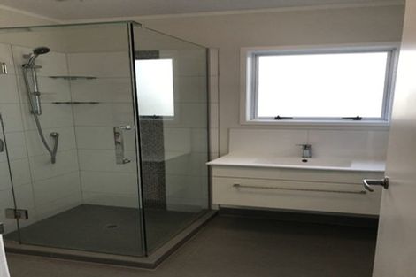 Photo of property in 27 Park Hill Road, Birkenhead, Auckland, 0626