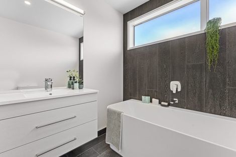 Photo of property in 2 Buddle Road, Paerata, 2124