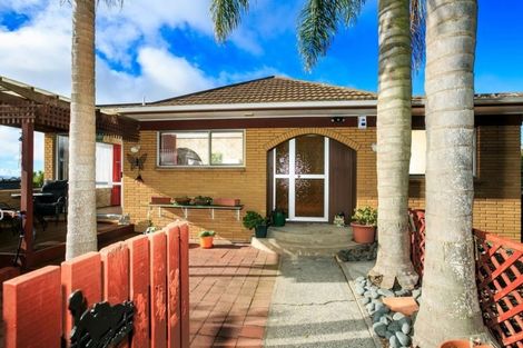 Photo of property in 137 Oaktree Avenue, Browns Bay, Auckland, 0630