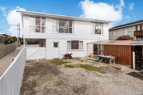 Photo of property in 22 Royal Road, Massey, Auckland, 0614