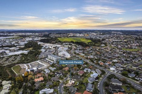 Photo of property in 5 Baulcomb Parade, Windsor Park, Auckland, 0632