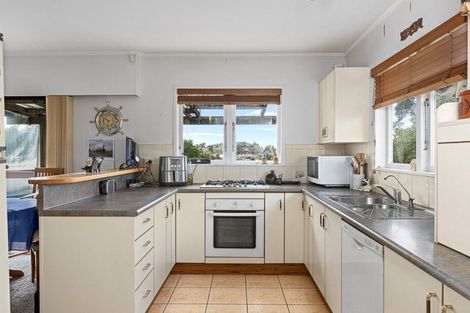 Photo of property in 7 Hilling Street, Titirangi, Auckland, 0604